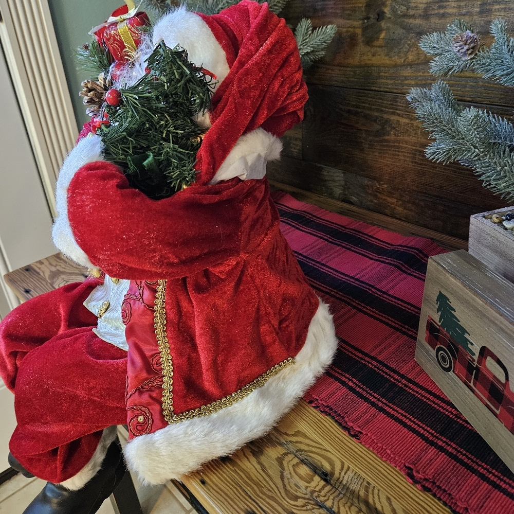 Sitting Santa - Picture 4 of 5